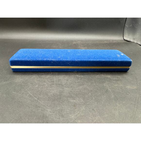 Vintage Oleg Cassini Blue Velvet Hinged Watch Box with Gold Trim - Picture 8 of 8